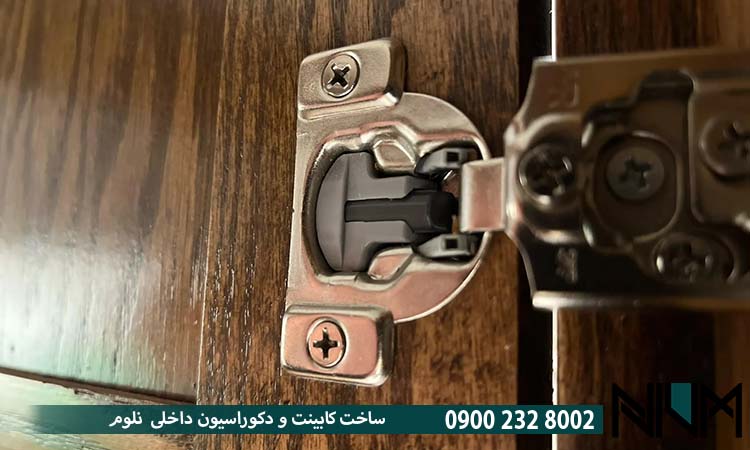 بررسی دوره ای درب کابینت